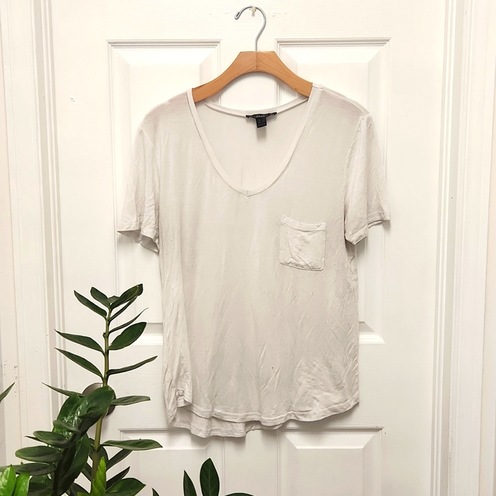 💥7|$30 SWS Essentials T SHIRT size large v neck